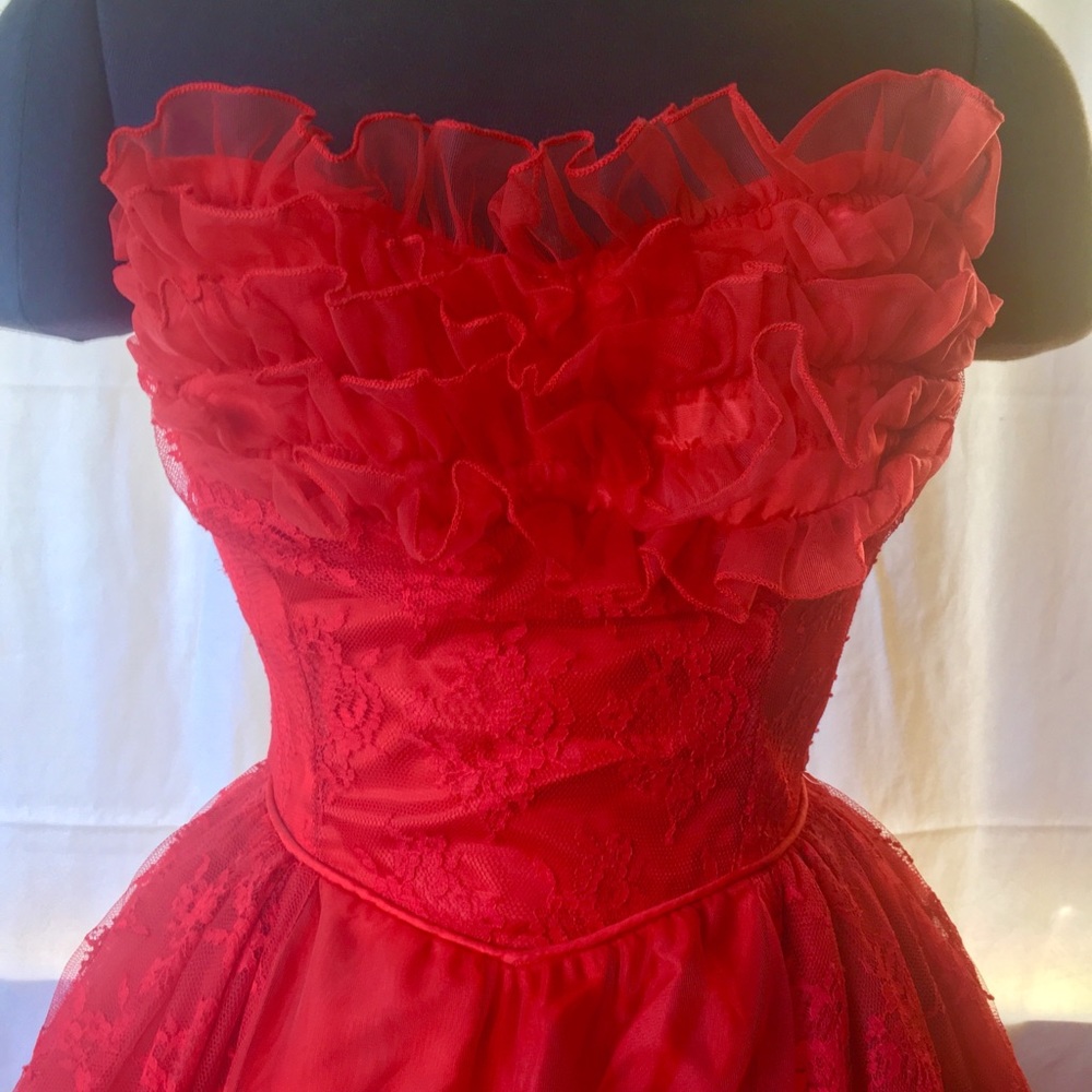 Beetlejuice! It’s a nice day for a red wedding♥️🎃